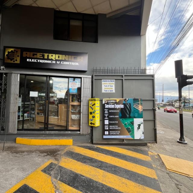 Fachada de la tienda Agetronica en el sur de Quito
